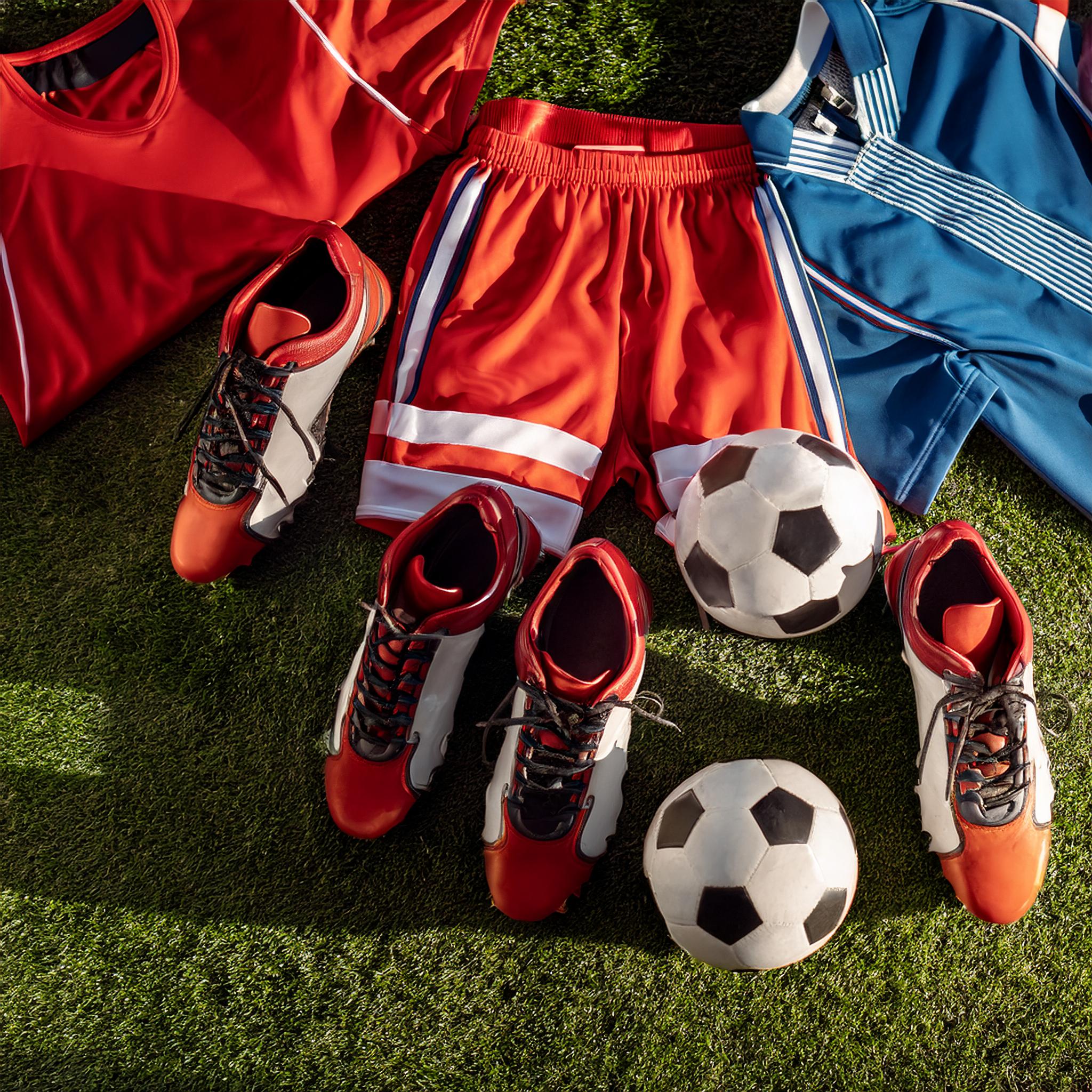 Freundliches Fußballteam auf dem Spielfeld